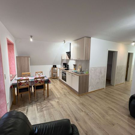 Blick vom Wohnzimmer auf die offene Küche